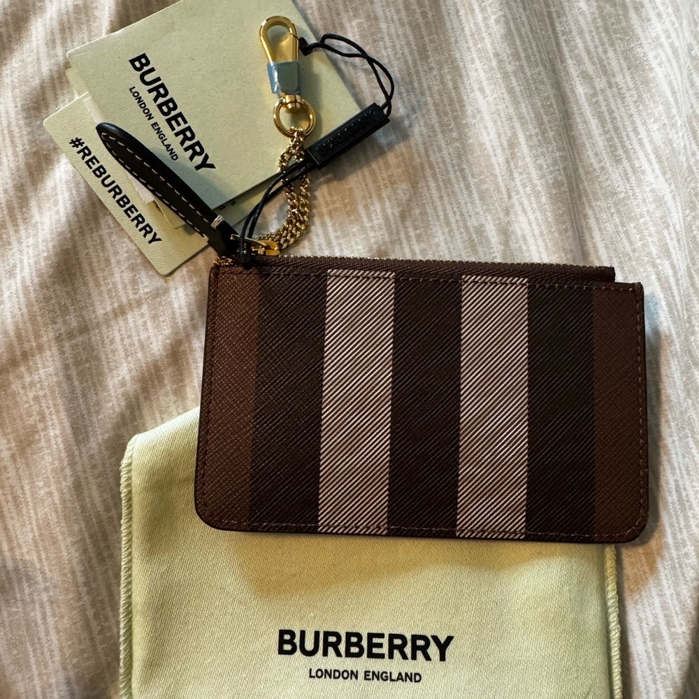 Burberry Kelbrook Dark Birch Brown and Gold Zippered Card Holder new with tags